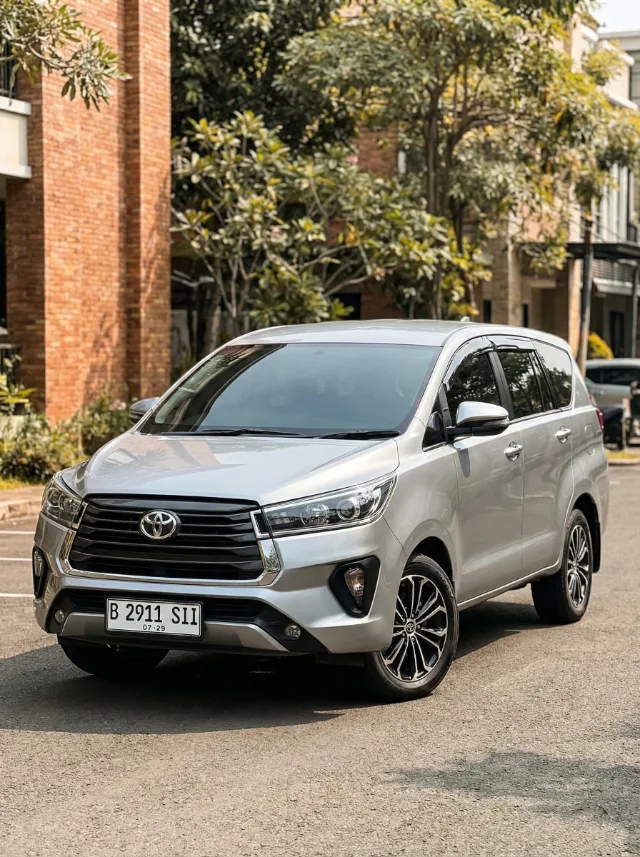 Toyota Innova Reborn G silver