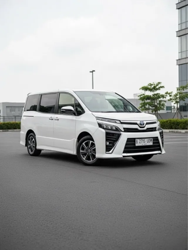 Toyota Voxy G white
